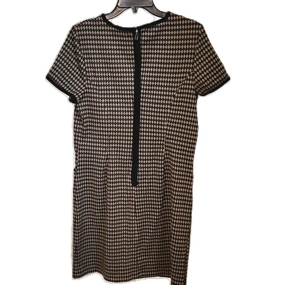 Max Studio Shift Dress. Short Sleeves - Size Large - Picture 2 of 3